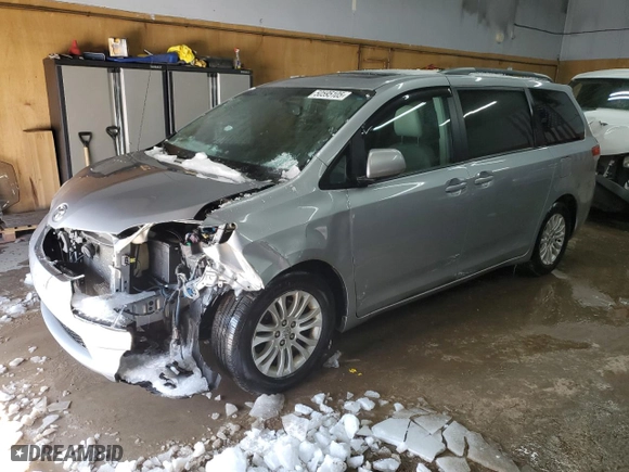2014 Toyota Sienna XLE with VIN 5TDYK3DC3ES439023, listed as a Copart auction lot 50595105 with 92,115 mi miles and Clean Title. Bid and sale history available at carsss.com. Image 1.