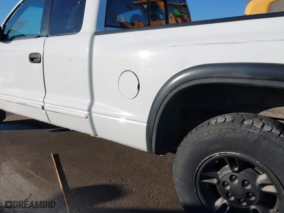 1998 Dodge Dakota SLT with VIN 1B7GL22Y6WS686210, listed as a IAAI auction lot 41184877 with 152,555 mi miles. Bid and sale history available at carsss.com. Image 13.