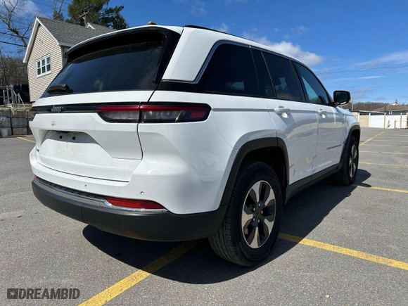 2024 Jeep Grand Cherokee 4xe Anniversary Edition with VIN 1C4RJYB64R8516350, listed as a Copart auction lot 51629545 with 33,877 mi miles and Clean Title. Bid and sale history available at carsss.com. Image 3.