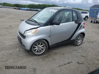 2008 Smart fortwo Pure z VIN WMEEJ31XX8K195221, wystawiony jako Copart lot #57217555 z przebiegiem 54 525 mil mil oraz Tytuł czysty. Historia ofert i sprzedaży dostępna na DreamBid. Obrazek 1.
