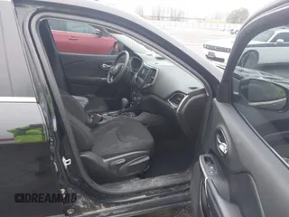 2019 Jeep Cherokee Latitude with VIN 1C4PJLCB1KD339906, listed as a IAAI auction lot 41539248 with 123,243 mi miles and . Bid and sale history available at carsss.com. Image 5.