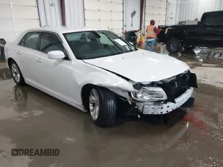 2015 Chrysler 300 Limited with VIN 2C3CCAAG1FH930942, listed as a IAAI auction lot 40791373 with 175,775 mi miles. Bid and sale history available at carsss.com. Image 1.