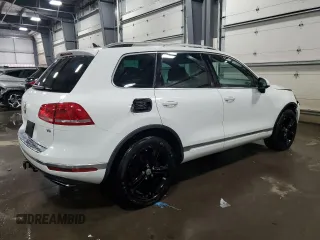 2017 Volkswagen Touareg Wolfsburg Edition z VIN WVGRF7BP7HD002143, wystawiony jako Copart lot #45328325 z przebiegiem 107 476 mil mil oraz Szkoda całkowita • Salvage title. Historia ofert i sprzedaży dostępna na DreamBid. Obrazek 3.