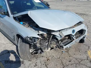 2024 BMW i4 M50 z VIN WBY33AW06RFS45489, wystawiony jako IAAI lot #41981614 z przebiegiem 35 713 mil mil oraz . Historia ofert i sprzedaży dostępna na DreamBid. Obrazek 6.