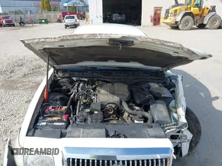 2010 Mercury Grand Marquis LS z VIN 2MEBM7FV7AX611959, wystawiony jako IAAI lot #41980176 z przebiegiem 112 885 mil mil oraz . Historia ofert i sprzedaży dostępna na DreamBid. Obrazek 10.