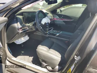 2024 BMW i7 M70 z VIN WBY83EH05RCP88571, wystawiony jako Copart lot #67134844 z przebiegiem 8118 mil mil oraz Szkody całkowita. Historia ofert i sprzedaży dostępna na DreamBid. Obrazek 7.