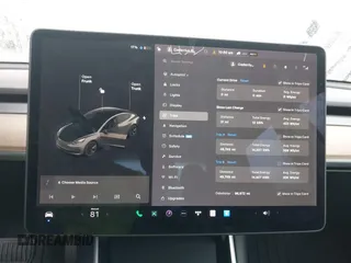 2020 Tesla Model 3 Long Range z VIN 5YJ3E1EBXLF770064, wystawiony jako IAAI lot #41424909 z przebiegiem 96 972 mil mil oraz . Historia ofert i sprzedaży dostępna na DreamBid. Obrazek 7.
