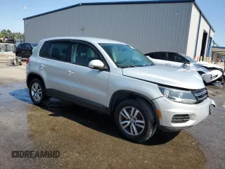 2012 Volkswagen Tiguan SE z VIN WVGAV7AX6CW543053, wystawiony jako Copart lot #53160825 z przebiegiem 167 185 mil mil oraz Szkody całkowita. Historia ofert i sprzedaży dostępna na DreamBid. Obrazek 4.