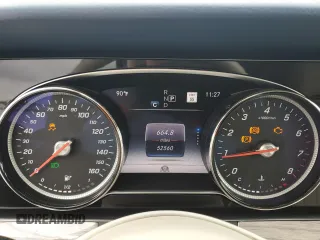 2019 Mercedes-Benz E 450 z VIN WDD1K6HB2KF106009, wystawiony jako Copart lot #54534225 z przebiegiem 52 560 mil mil oraz Szkoda całkowita • Salvage title. Historia ofert i sprzedaży dostępna na DreamBid. Obrazek 9.