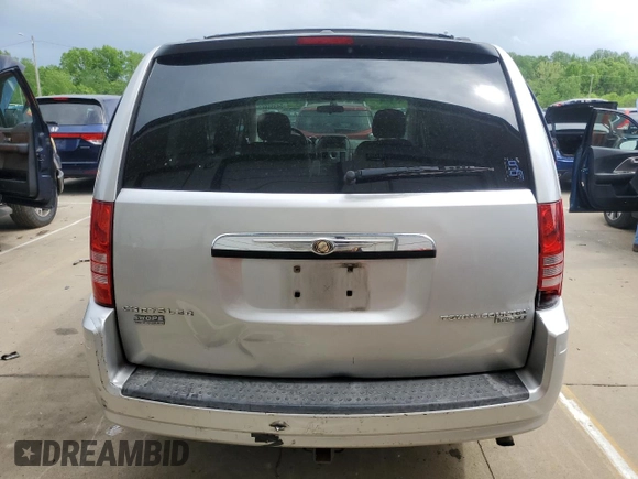 2010 Chrysler Town & Country Touring z VIN 2A4RR5D10AR273535, wystawiony jako Copart lot #54356665 z przebiegiem 238 132 mil mil oraz Szkoda całkowita • Salvage title. Historia ofert i sprzedaży dostępna na DreamBid. Obrazek 6.