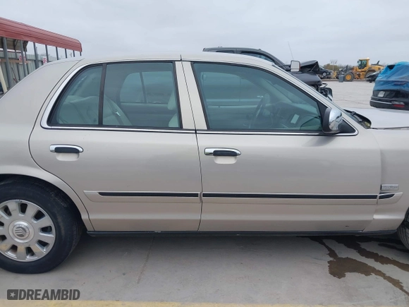 2007 Mercury Grand Marquis LS with VIN 2MEHM75V87X612932, listed as a IAAI auction lot 41697881 with 189,400 mi miles. Bid and sale history available at carsss.com. Image 13.