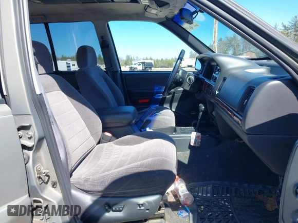 1997 Jeep Grand Cherokee Laredo with VIN 1J4GZ58S7VC713517, listed as a IAAI auction lot 42062214 with 205,533 mi miles. Bid and sale history available at carsss.com. Image 5.