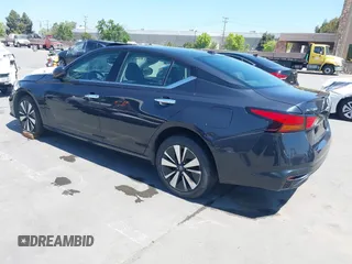 2019 Nissan Altima SL with VIN 1N4BL4EV3KC129191, listed as a IAAI auction lot 42193013 with 57,962 mi miles and . Bid and sale history available at DreamBid. Image 1.