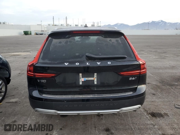 2022 Volvo V90 z VIN YV4062NL5N1146261, wystawiony jako Copart lot #85596744 z przebiegiem 28 mil mil oraz Szkoda całkowita • Salvage title. Historia ofert i sprzedaży dostępna na DreamBid. Obrazek 6.