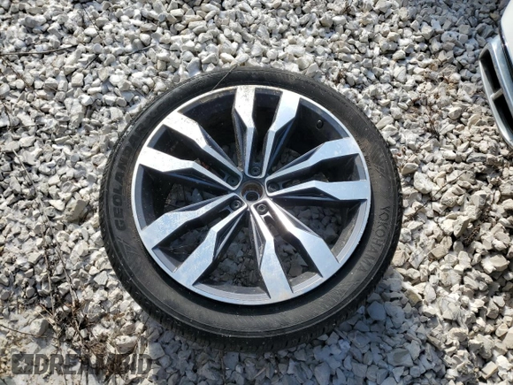 2021 Volkswagen Atlas SEL R-Line with VIN 1V2SR2CA9MC556499, listed as a Copart auction lot 44033995 with 55,061 mi miles and Salvage title. Bid and sale history available at DreamBid. Image 13.