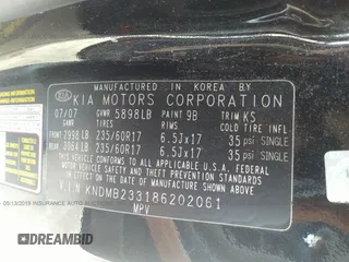 2008 Kia Sedona LX with VIN KNDMB233186202061, listed as a IAAI auction lot 25121986 with 140,688 mi miles. Bid and sale history available at carsss.com. Image 9.