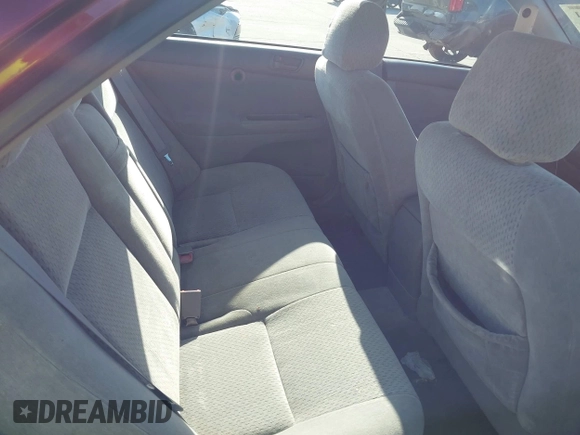 2004 Toyota Camry LE with VIN 4T1BE32KX4U272768, listed as a IAAI auction lot 42006421 with 204,386 mi miles. Bid and sale history available at carsss.com. Image 8.