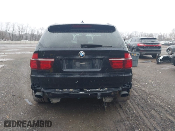 2013 BMW X5 xDrive50i z VIN 5UXZV8C55D0C15881, wystawiony jako IAAI lot #41695992 z przebiegiem 173 391 mil mil oraz . Historia ofert i sprzedaży dostępna na DreamBid. Obrazek 16.