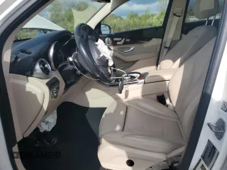 2019 Mercedes-Benz GLC 300 z VIN WDC0G4KB9KV161416, wystawiony jako Copart lot #55402965 z przebiegiem 99 335 mil mil oraz Szkody całkowita. Historia ofert i sprzedaży dostępna na DreamBid. Obrazek 7.
