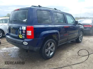 2015 Jeep Patriot Latitude z VIN 1C4NJRFB5FD270374, wystawiony jako IAAI lot #42039211 z przebiegiem 106 665 mil mil oraz . Historia ofert i sprzedaży dostępna na DreamBid. Obrazek 4.