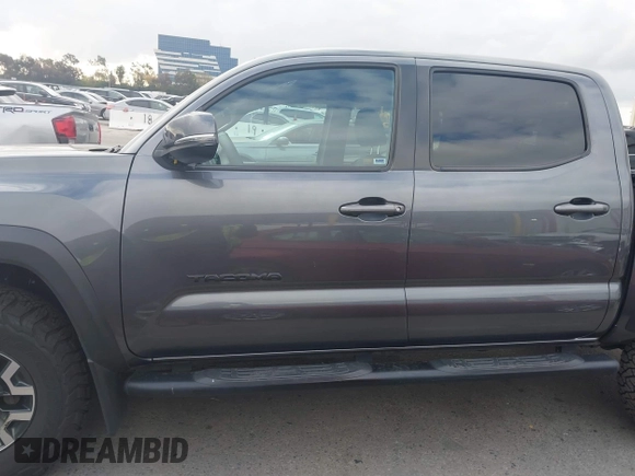 2021 Toyota Tacoma SR z VIN 3TMCZ5AN9MM397611, wystawiony jako IAAI lot #41467705 z przebiegiem 65 191 mil mil oraz . Historia ofert i sprzedaży dostępna na DreamBid. Obrazek 14.