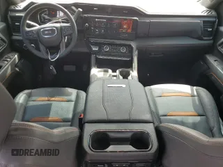2024 GMC Sierra 2500HD AT4 z VIN 1GT49PEY8RF329909, wystawiony jako Copart lot #53800615 z przebiegiem 12 863 mil mil oraz Szkoda całkowita • Salvage title. Historia ofert i sprzedaży dostępna na DreamBid. Obrazek 8.