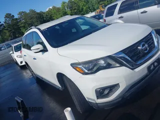 2017 Nissan Pathfinder SV z VIN 5N1DR2MM9HC615605, wystawiony jako IAAI lot #42245107 z przebiegiem 112 536 mil mil oraz . Historia ofert i sprzedaży dostępna na DreamBid. Obrazek 1.