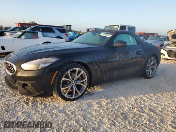 2020 BMW Z4 sDrive30i with VIN WBAHF3C03LWW64905, listed as a Copart auction lot 77010554 with 27,612 mi miles and Salvage Title. Bid and sale history available at carsss.com. Image 1.