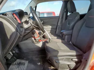 2015 Jeep Renegade Trailhawk z VIN ZACCJBCT8FPC23014, wystawiony jako Copart lot #60025465 z przebiegiem 46 645 mil mil oraz Czysty tytuł • Clean title. Historia ofert i sprzedaży dostępna na DreamBid. Obrazek 7.