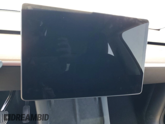 2024 Tesla Model Y Long Range z VIN 7SAYGDEE6RF032348, wystawiony jako Copart lot #58158355 z przebiegiem Nie podano mil oraz Szkoda całkowita • Salvage title. Historia ofert i sprzedaży dostępna na DreamBid. Obrazek 9.