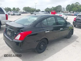 2017 Nissan Versa SV z VIN 3N1CN7APXHL834815, wystawiony jako IAAI lot #42432514 z przebiegiem 115 981 mil mil oraz . Historia ofert i sprzedaży dostępna na DreamBid. Obrazek 4.