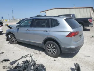 2020 Volkswagen Tiguan SE with VIN 3VV3B7AX0LM163388, listed as a Copart auction lot 50042615 with 157,904 mi miles and Salvage Title. Bid and sale history available at carsss.com. Image 2.