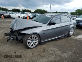 2011 BMW 3 Series 328i xDrive z VIN WBAPK5C54BA660064, wystawiony jako Copart lot #56854325 z przebiegiem 132 593 mil mil oraz Czysty tytuł • Clean title. Historia ofert i sprzedaży dostępna na DreamBid. Obrazek 1.