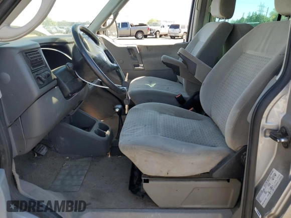 2000 Volkswagen EuroVan с VIN WV2MH4701YH133906, выставлен на аукционе Copart как лот 72370794 с пробегом Не указан миль и Чистый • Clean title. История ставок и продаж доступна на DreamBid. Изображение 7.