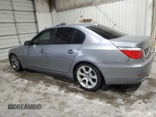 2008 BMW 5 Series 535i z VIN WBANW13538CZ75004, wystawiony jako Copart lot #54988245 z przebiegiem 110 736 mil mil oraz Czysty tytuł • Clean title. Historia ofert i sprzedaży dostępna na DreamBid. Obrazek 2.