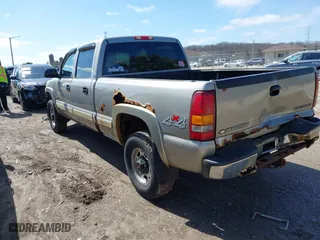 2002 Chevrolet Silverado 2500HD LS with VIN 1GCHK23U82F237150, listed as a IAAI auction lot 41918083 with 173,724 mi miles. Bid and sale history available at carsss.com. Image 3.