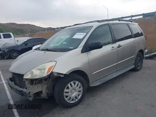 2005 Toyota Sienna CE z VIN 5TDZA23C95S222269, wystawiony jako IAAI lot #42194423 z przebiegiem 282 028 mil mil oraz . Historia ofert i sprzedaży dostępna na DreamBid. Obrazek 2.