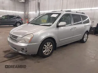 2008 Kia Sedona LX with VIN KNDMB233186199386, listed as a IAAI auction lot 42034648 with 216,874 mi miles and . Bid and sale history available at carsss.com. Image 2.