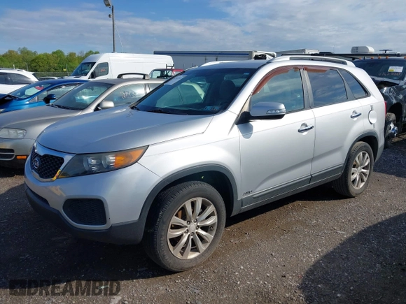 2011 Kia Sorento LX with VIN 5XYKTDA24BG079158, listed as a IAAI auction lot 42142191 with 191,687 mi miles. Bid and sale history available at carsss.com. Image 2.