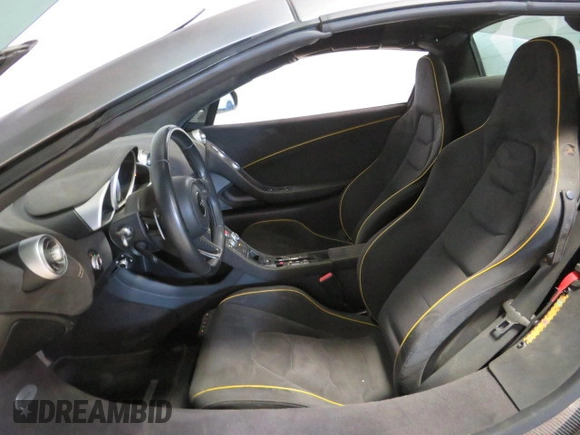 2016 McLaren 650S z VIN SBM11FAA1GW006061, wystawiony jako Copart lot #73406814 z przebiegiem 16 999 mil mil oraz Szkody całkowita. Historia ofert i sprzedaży dostępna na DreamBid. Obrazek 9.