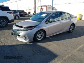 2020 Toyota Prius LE z VIN JTDKARFP6L3145576, wystawiony jako IAAI lot #41009752 z przebiegiem 35 375 mil mil oraz . Historia ofert i sprzedaży dostępna na DreamBid. Obrazek 18.