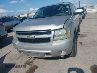 2008 Chevrolet Suburban LT w/2LT with VIN 3GNFC16038G299755, listed as a IAAI auction lot 42088092 with 141,876 mi miles. Bid and sale history available at carsss.com. Image 6.