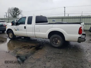 2013 Ford F-250 XLT with VIN 1FT7X2ATXDEA89535, listed as a Copart auction lot 45032825 with 304,653 mi miles and Clean title. Bid and sale history available at DreamBid. Image 2.