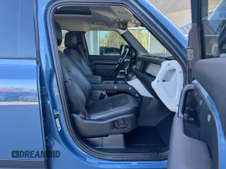 2020 Land Rover Defender SE with VIN SALEPEEU6L2017266, listed as a Copart auction lot 54608415 with 117,429 mi miles and Clean title. Bid and sale history available at DreamBid. Image 5.