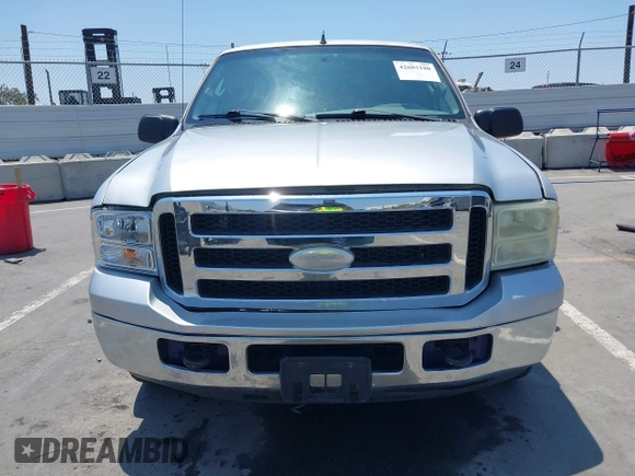 2005 Ford F-250 XL z VIN 1FTSX20555EC81170, wystawiony jako IAAI lot #42603180 z przebiegiem 111 720 mil mil oraz . Historia ofert i sprzedaży dostępna na DreamBid. Obrazek 12.