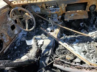 1968 Pontiac Firebird z VIN 223678U111281, wystawiony jako Copart lot #47306295 z przebiegiem Nie podano mil oraz Szkoda całkowita • Salvage title. Historia ofert i sprzedaży dostępna na DreamBid. Obrazek 8.