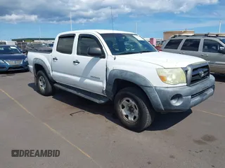 2005 Toyota Tacoma PreRunner z VIN 5TEJU62N35Z064254, wystawiony jako IAAI lot #42370483 z przebiegiem 130 320 mil mil oraz . Historia ofert i sprzedaży dostępna na DreamBid. Obrazek 1.