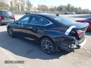 2022 Lexus ES 300h z VIN 58ADA1C18NU013723, wystawiony jako IAAI lot #41642214 z przebiegiem 221 947 mil mil oraz . Historia ofert i sprzedaży dostępna na DreamBid. Obrazek 3.