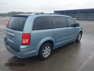 2010 Chrysler Town & Country Touring z VIN 2A4RR5D13AR456900, wystawiony jako IAAI lot #42125829 z przebiegiem 251 276 mil mil oraz . Historia ofert i sprzedaży dostępna na DreamBid. Obrazek 4.