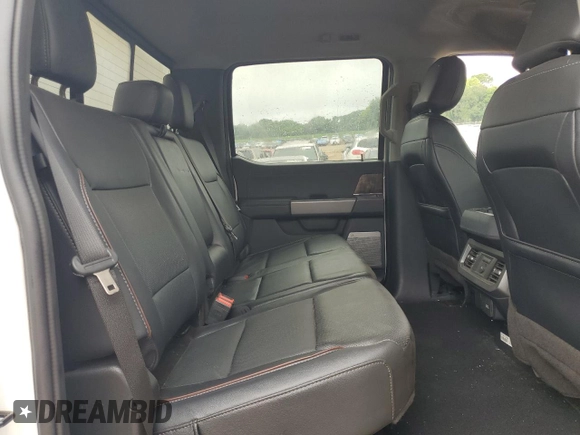 2023 Ford F-250 XL z VIN 1FT8W2BT2PED35956, wystawiony jako Copart lot #62242105 z przebiegiem Nie podano mil oraz Nie do naprawy • Non repairable. Historia ofert i sprzedaży dostępna na DreamBid. Obrazek 10.